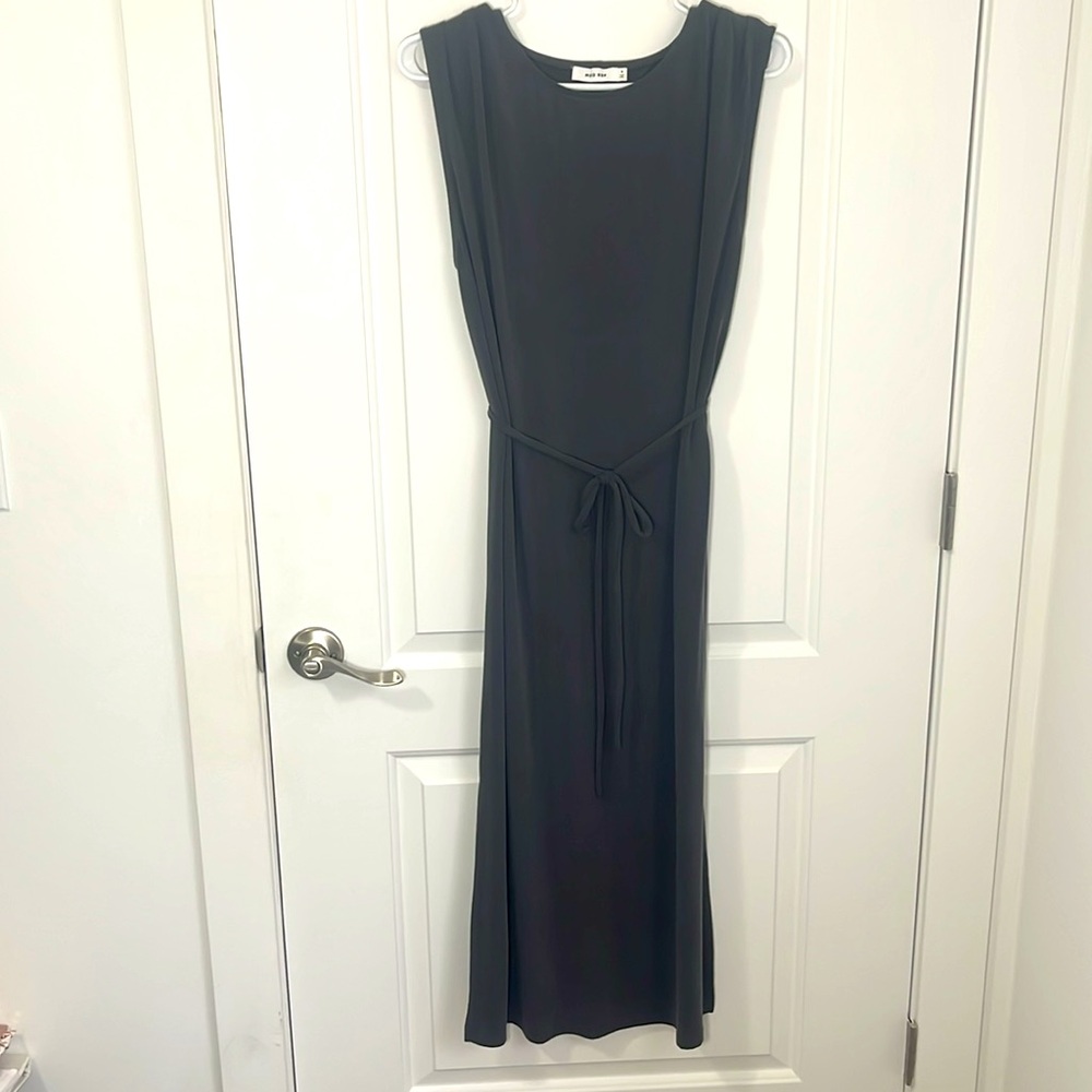 Mod Ref Dark Gray Maxi Sheath Dress with Sleeveless Design and Crew Neck Sz S